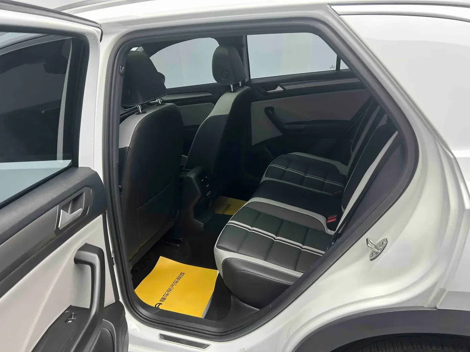 Volkswagen T-Roc 300TSI DSG Chenguang Edition 2023 — миниатюра 3