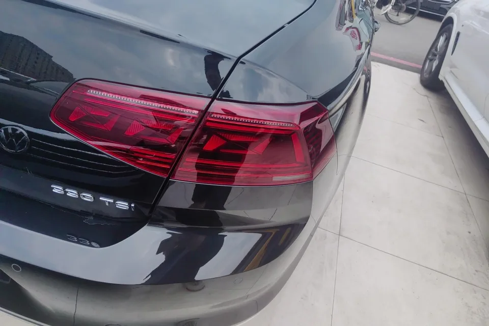 Volkswagen Magotan Magotan 2023 2 million commemorative edition 330TSI DSG luxury model 2023 — миниатюра 5