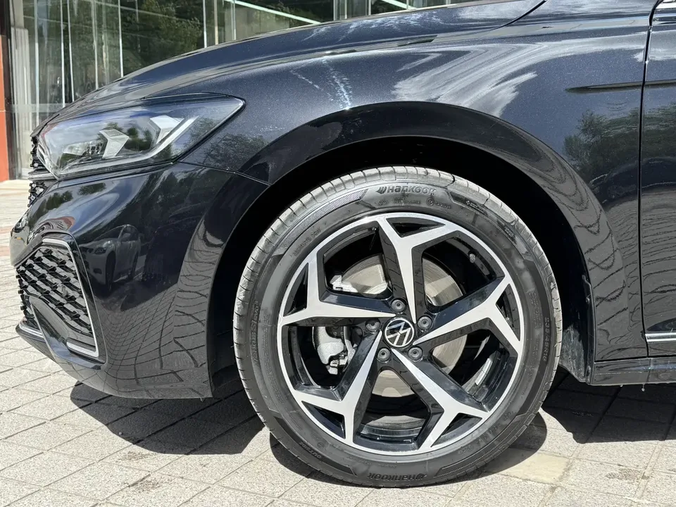 Volkswagen Passat Passat 2025 Outstanding Model 330TSI Starry Sky Elite Edition 2025 — миниатюра 3