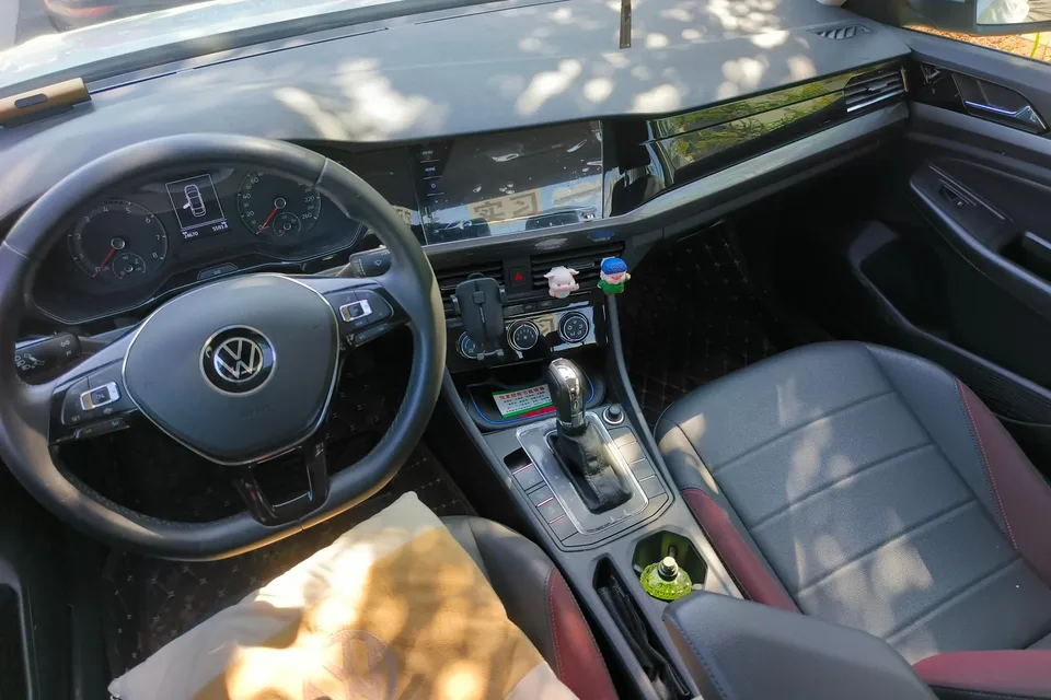 Volkswagen Bora Bora 2021 1.5L Automatic Comfort Smart Connection Edition 2022 — thumbnail 4