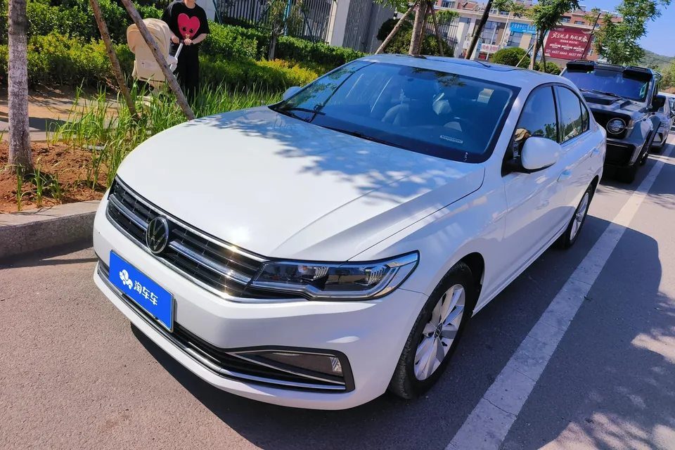 Volkswagen Bora Bora 2021 1.5L Automatic Comfort Smart Connection Edition 2022 — photo 1, buy with delivery to Moscow