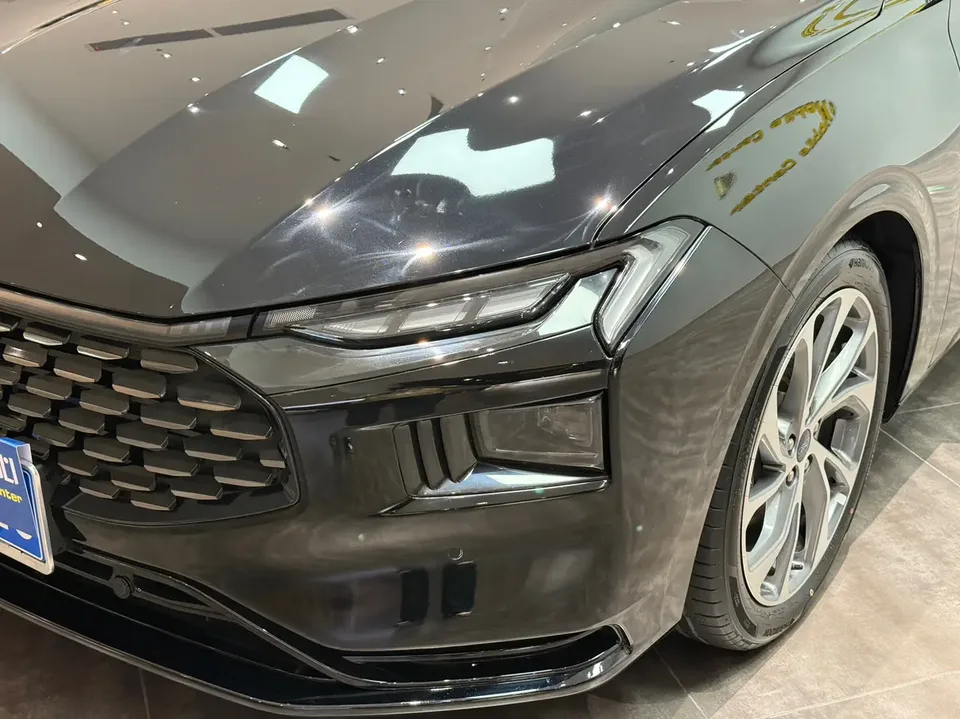 Ford Mondeo Mondeo EcoBoost 245 Extreme Edition 2024 — миниатюра 3