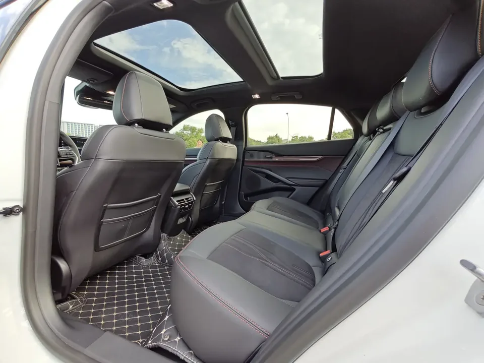 Ford Mondeo EcoBoost 245 Extreme Edition 2023 — миниатюра 5