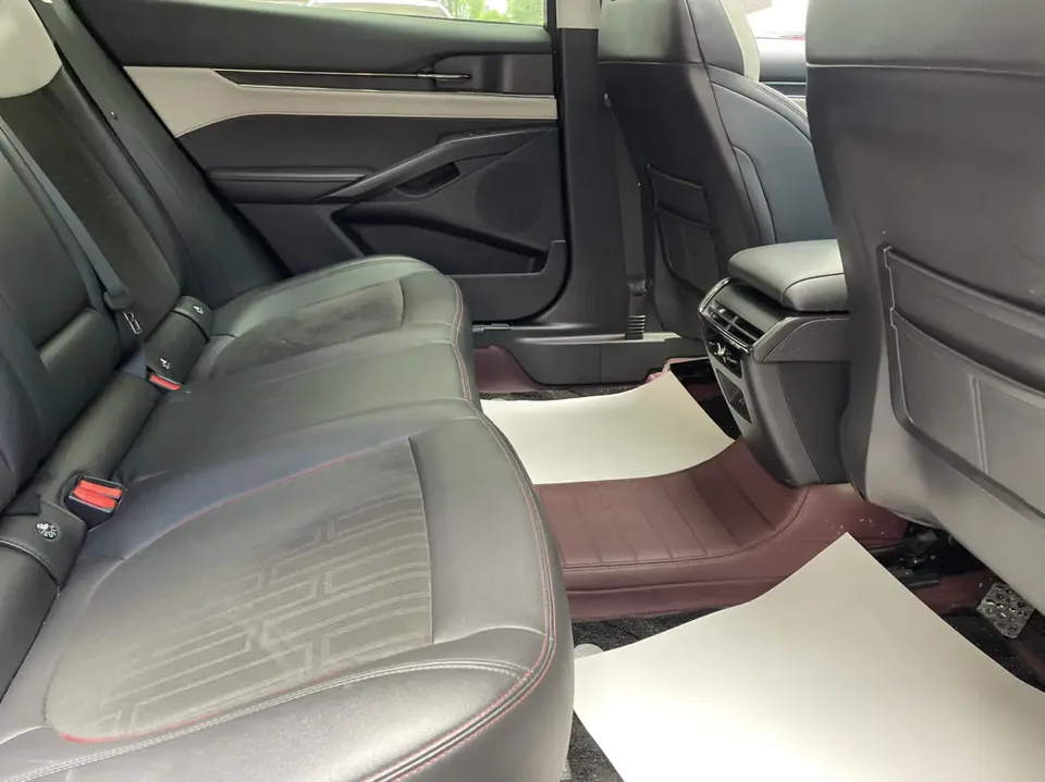 Ford Mondeo facelift EcoBoost 245 luxury model 2022 — миниатюра 4
