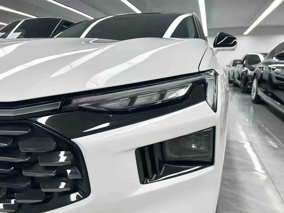 Ford Mondeo facelift EcoBoost 245 luxury model 2023 — миниатюра 3