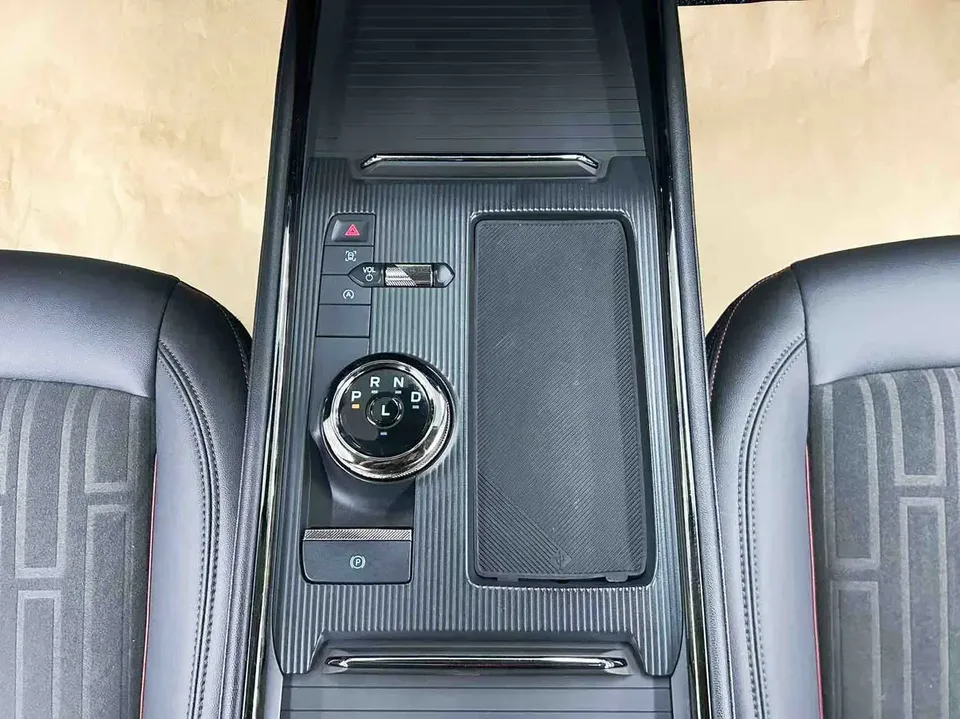 Ford Mondeo facelift EcoBoost 245 luxury model 2023 — миниатюра 4