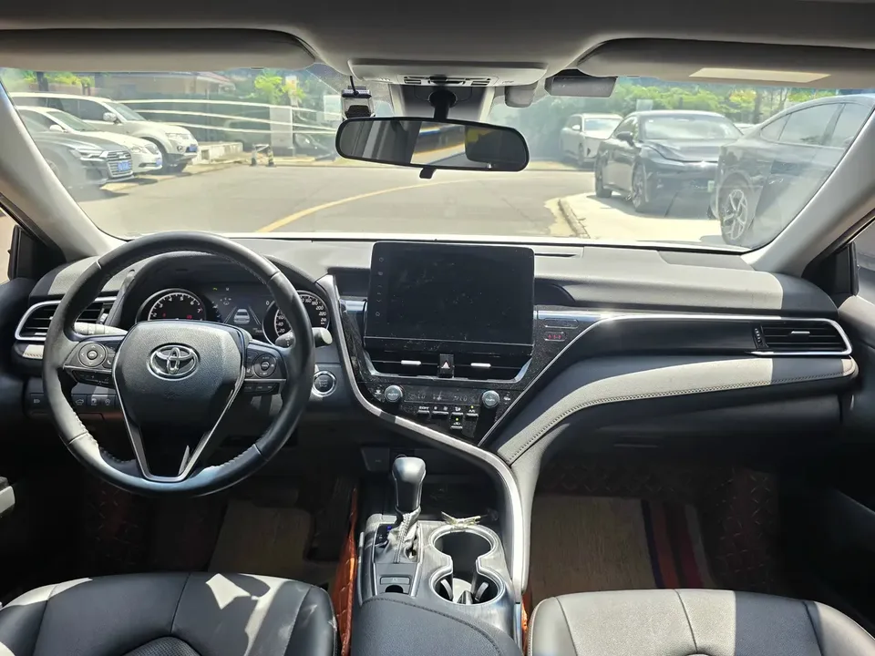 Toyota Camry 2.0G Deluxe Edition 2022 — миниатюра 2