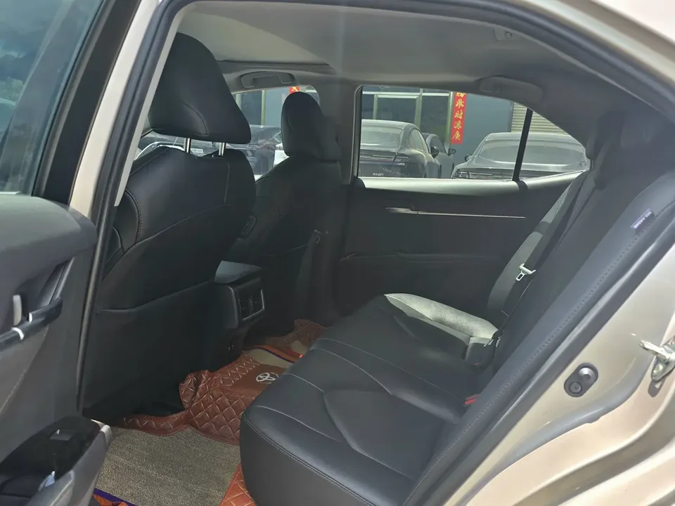 Toyota Camry 2.0G Deluxe Edition 2022 — миниатюра 3