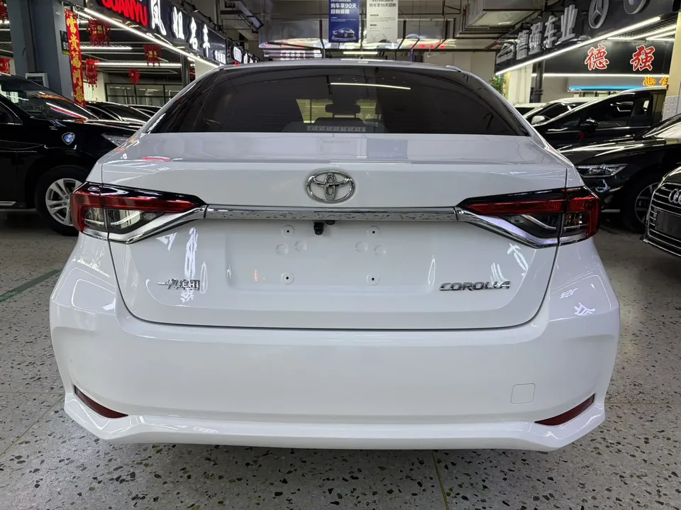 Toyota Corolla 1.5L CVT Elite Edition 2022 — миниатюра 2