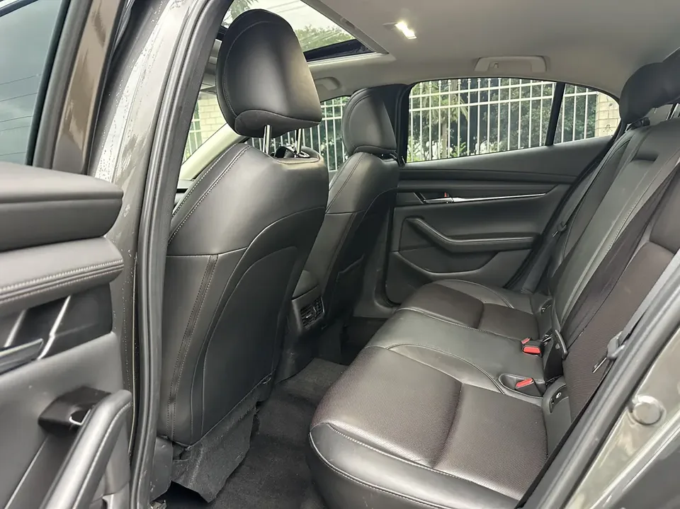 Mazda Axela Mazda3 2.0L automatic quality version 2022 — thumbnail 3