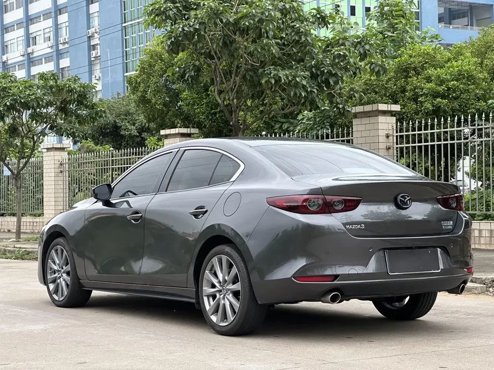 Mazda Axela Mazda3 2.0L automatic quality version 2022 — thumbnail 4