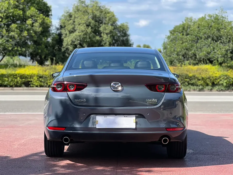 Mazda Axela 2.0L Automatic Premium Edition 2024 — миниатюра 2