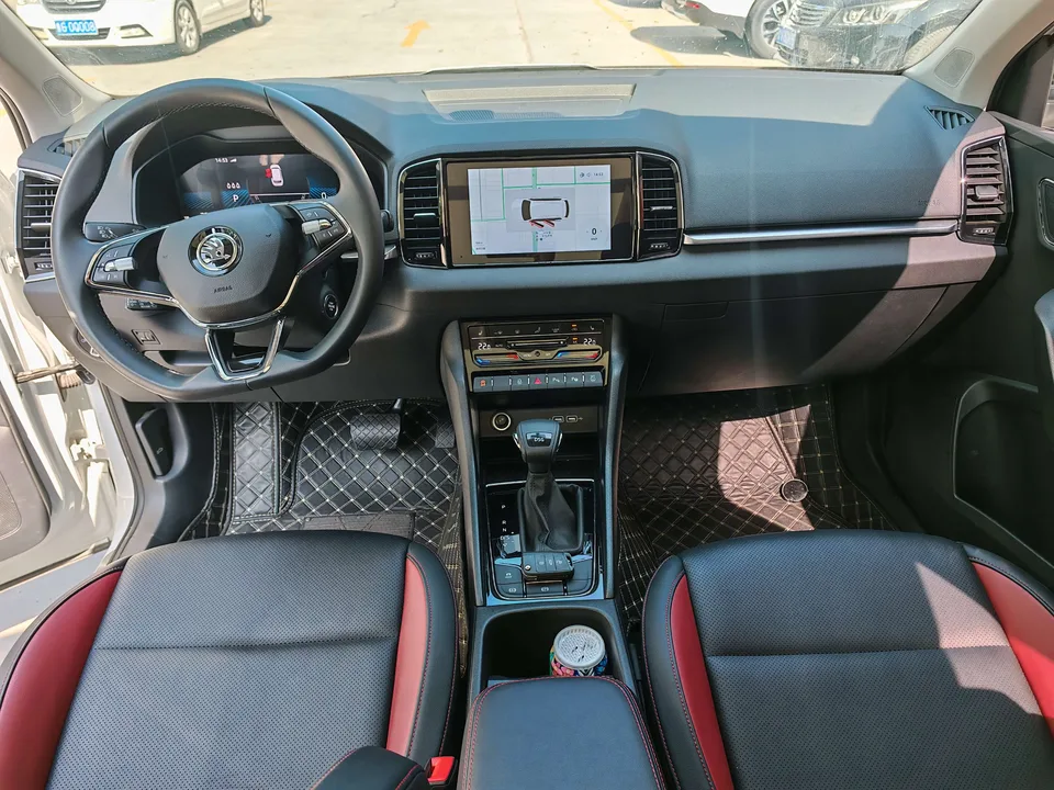 Skoda Karoq TSI280 Luxury Edition 2023 — миниатюра 3