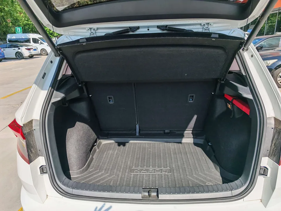 Skoda Karoq TSI280 Luxury Edition 2023 — миниатюра 4