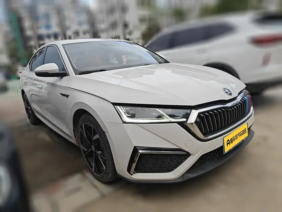 Skoda Octavia PRO TSI280 DSG Exclusive Edition 2022 — миниатюра 3