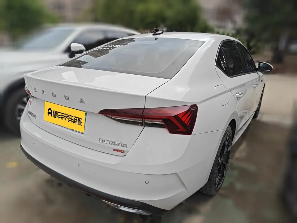 Skoda Octavia PRO TSI280 DSG Exclusive Edition 2022 — миниатюра 4
