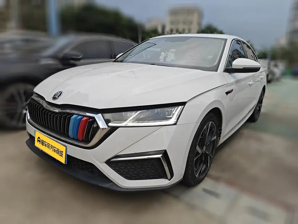 Skoda Octavia PRO TSI280 DSG Exclusive Edition 2022 — фото 1, купить с доставкой в Москву