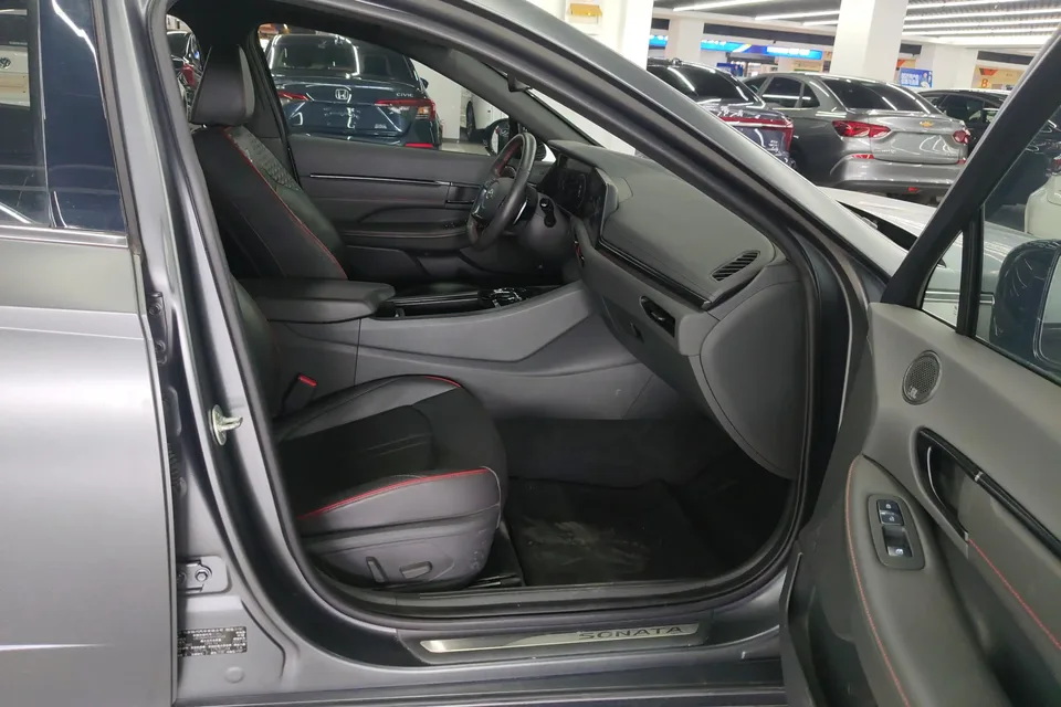 Hyundai Sonata 380TGDi 20th SE Automatic 20th Anniversary Edition 2023 — миниатюра 4