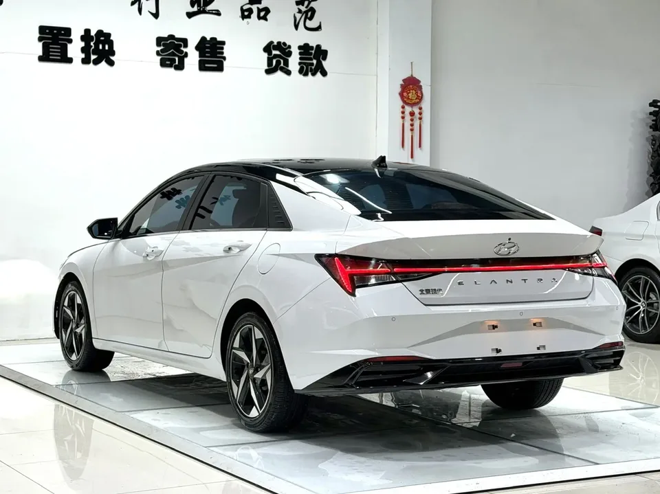 Hyundai Elantra Elantra 1.5L CVT LUX Premium Edition 2023 — thumbnail 2