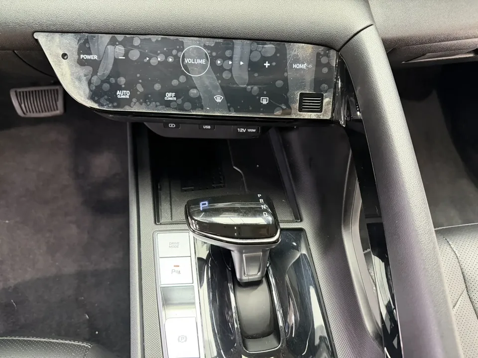 Hyundai Elantra Elantra 1.5L CVT LUX Premium Edition 2023 — thumbnail 3