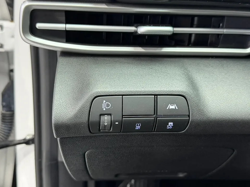 Hyundai Elantra Elantra 1.5L CVT LUX Premium Edition 2023 — thumbnail 4
