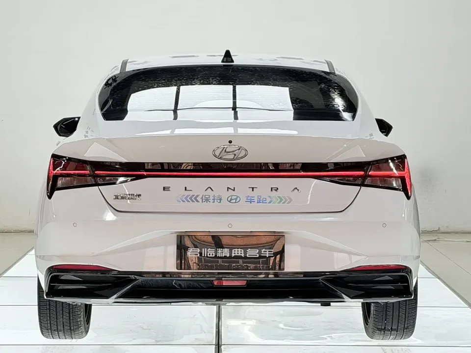 Hyundai Elantra Elantra 1.5L CVT LUX Black Knight Limited Edition 2022 — миниатюра 2