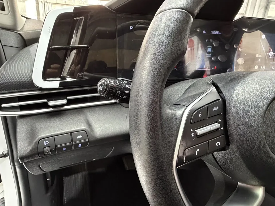 Hyundai Elantra Elantra 1.5L CVT LUX Black Knight Limited Edition 2022 — миниатюра 3