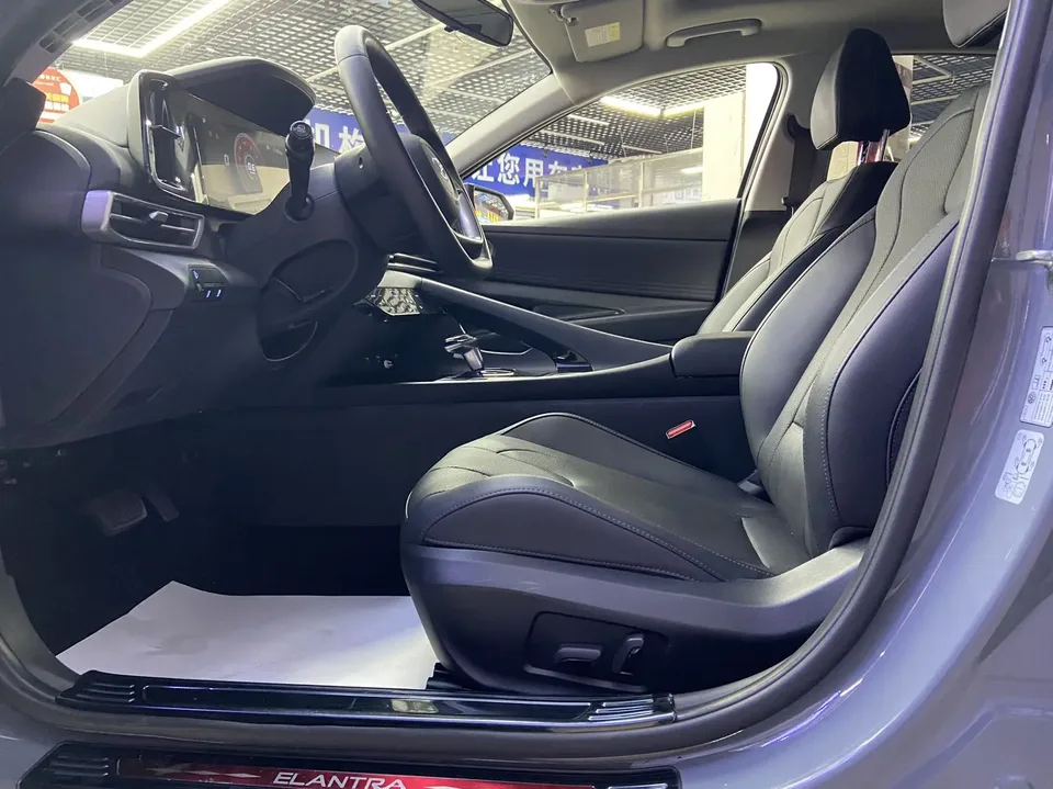 Hyundai Elantra Elantra 1.5L CVT LUX Premium Edition 2022 — thumbnail 4