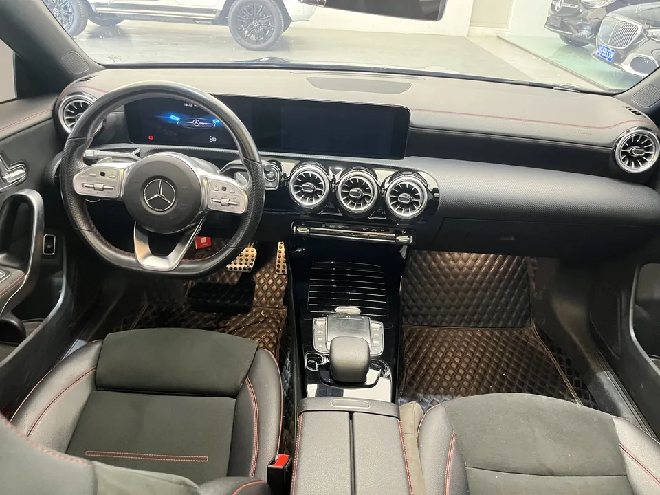 Mercedes-Benz CLA (Imported) Mercedes-Benz CLA 2022 CLA 200 four-door coupe 2022 — миниатюра 3