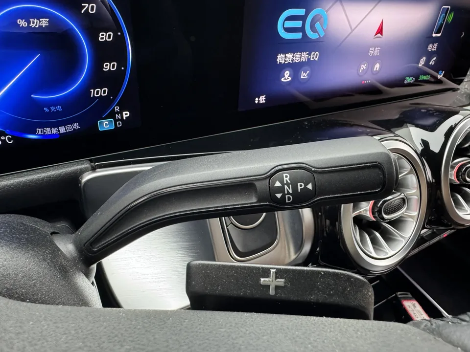 Mercedes-Benz EQB Mercedes-Benz EQB 2025 EQB 260 2025 — миниатюра 3