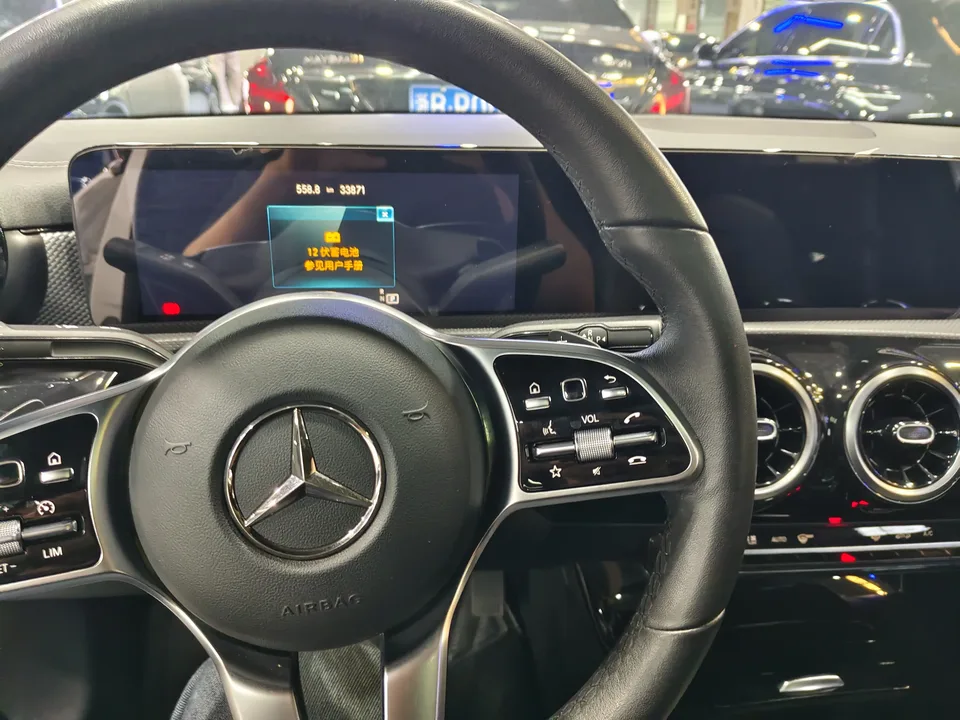 Mercedes-Benz Mercedes Benz A Class Mercedes-Benz A-Class 2022 A 180 L Sports Sedan 2022 — миниатюра 3