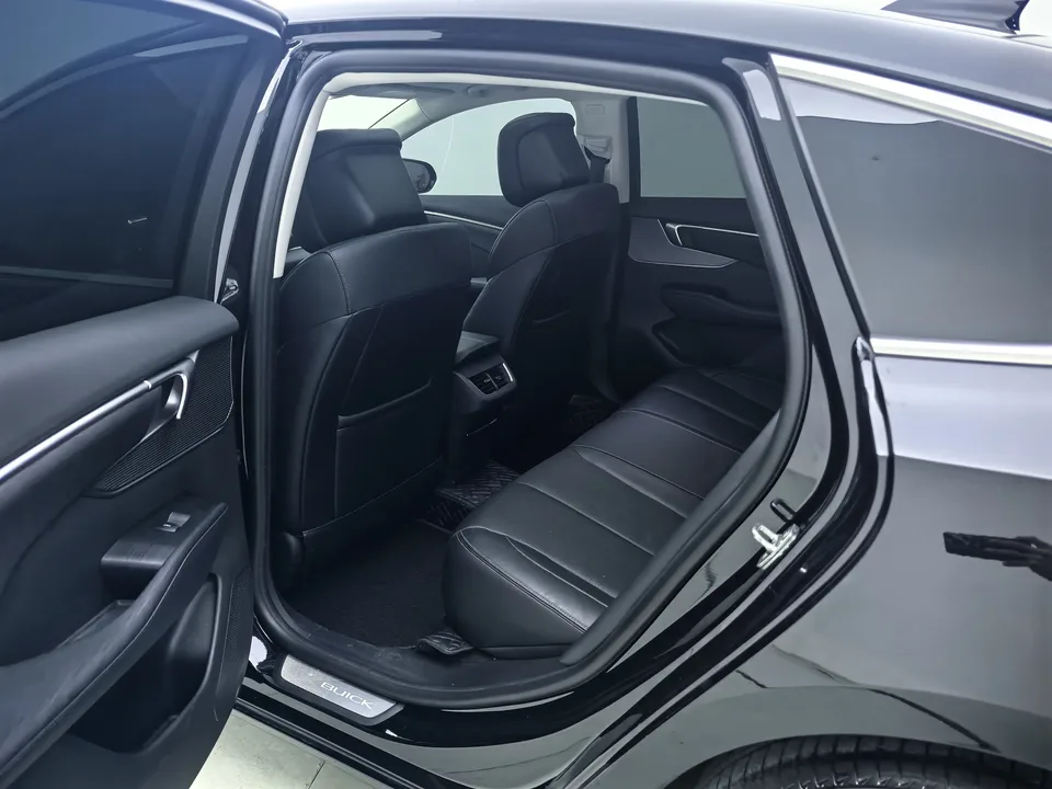 Buick LaCrosse 28T Automatic Premium Edition 2023 — миниатюра 4