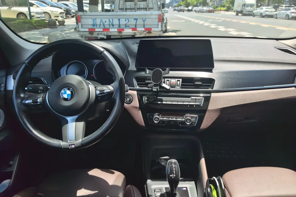 BMW X1 BMW X1 2022 sDrive25Li Leading Edition 2023 — миниатюра 4