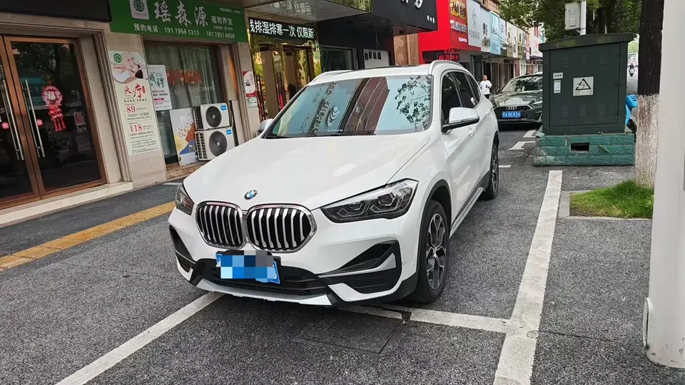 BMW X1 X1 BMW X1 2022 sDrive20Li Fashion Edition 2022 — photo 1, buy with delivery to Moscow