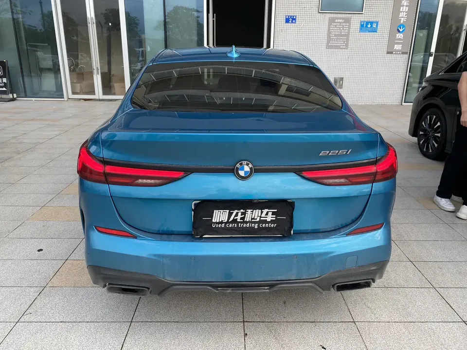 BMW 2 Series 225i 4-Door Coupe M Sport Night Edition 2023 — миниатюра 2