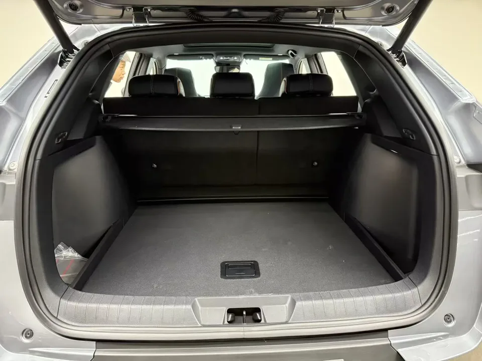 BYD Song PLUS DM DM-i 110KM 2WD Flagship PLUS 2023 — миниатюра 4