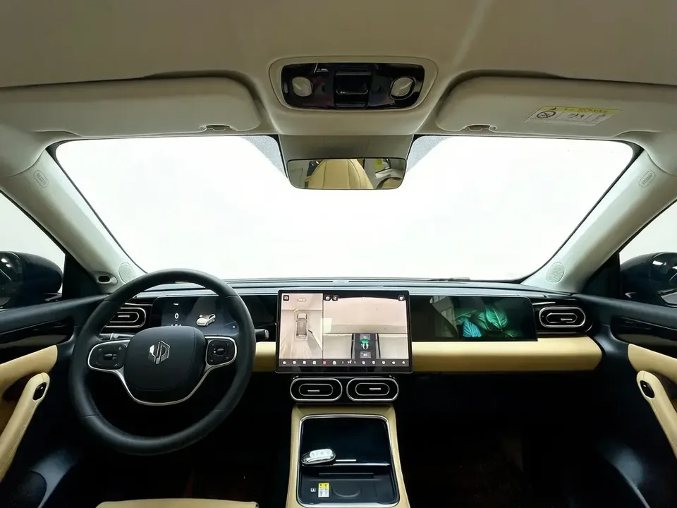 Leapmotor Zero running C11 Pure Electric 515 Smart Edition 2024 — миниатюра 2