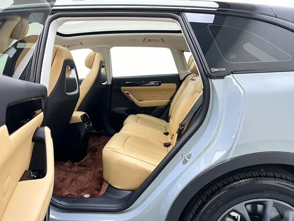 Leapmotor Zero running C11 Pure Electric 515 Smart Edition 2024 — миниатюра 3