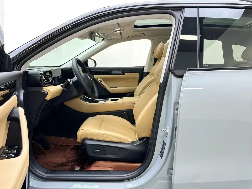 Leapmotor Zero running C11 Pure Electric 515 Smart Edition 2024 — миниатюра 5