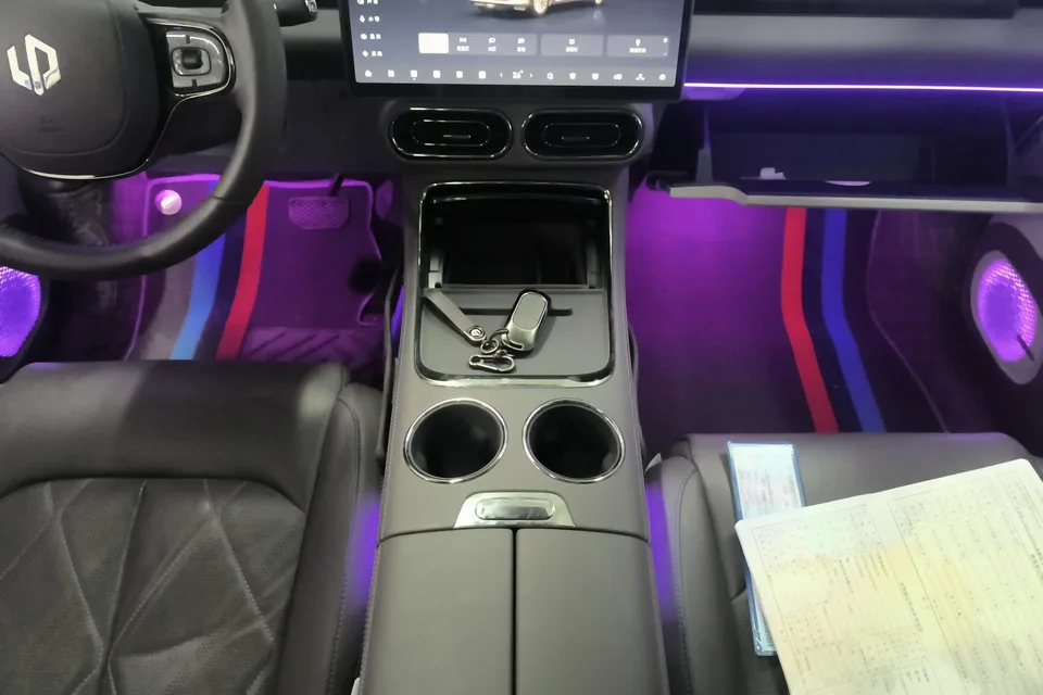 Leapmotor Zero running C11 Pure Electric 580 Premium Edition 2025 — миниатюра 2