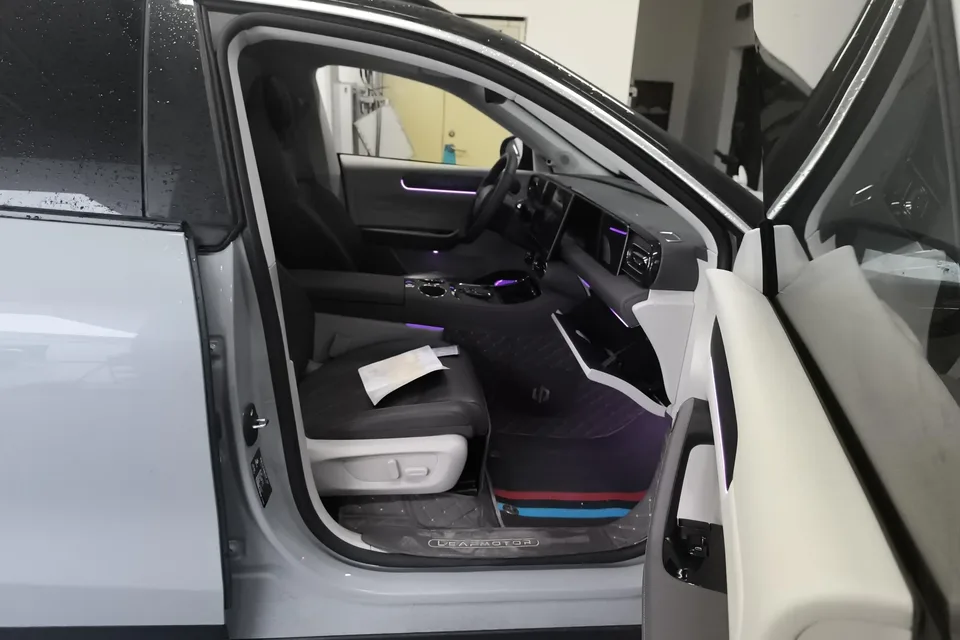 Leapmotor Zero running C11 Pure Electric 580 Premium Edition 2025 — миниатюра 3