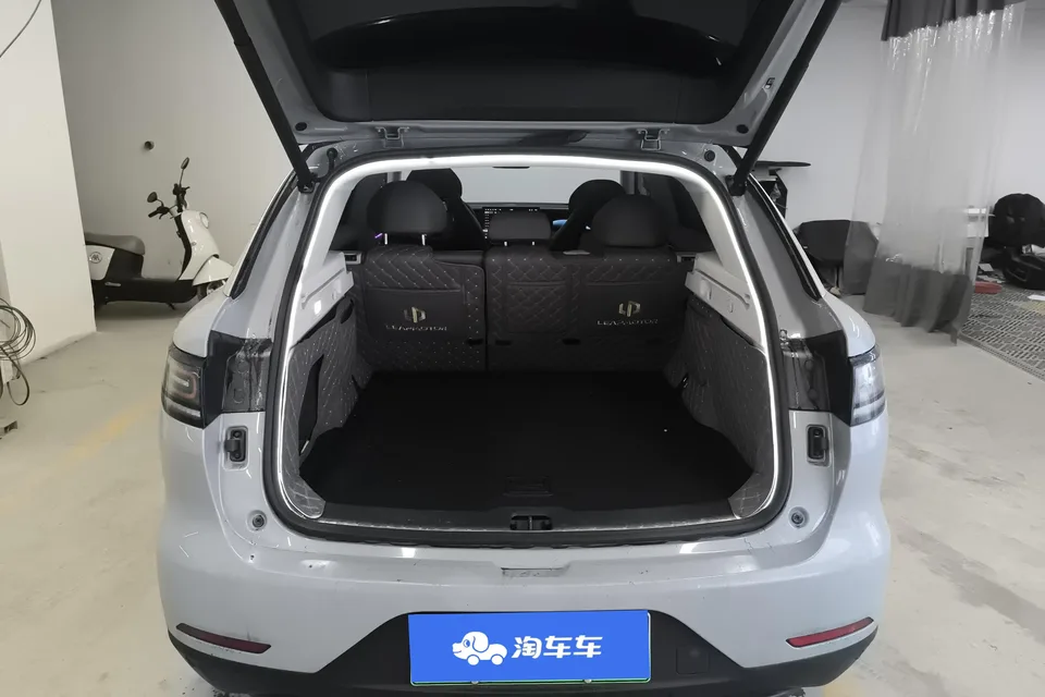 Leapmotor Zero running C11 Pure Electric 580 Premium Edition 2025 — миниатюра 5