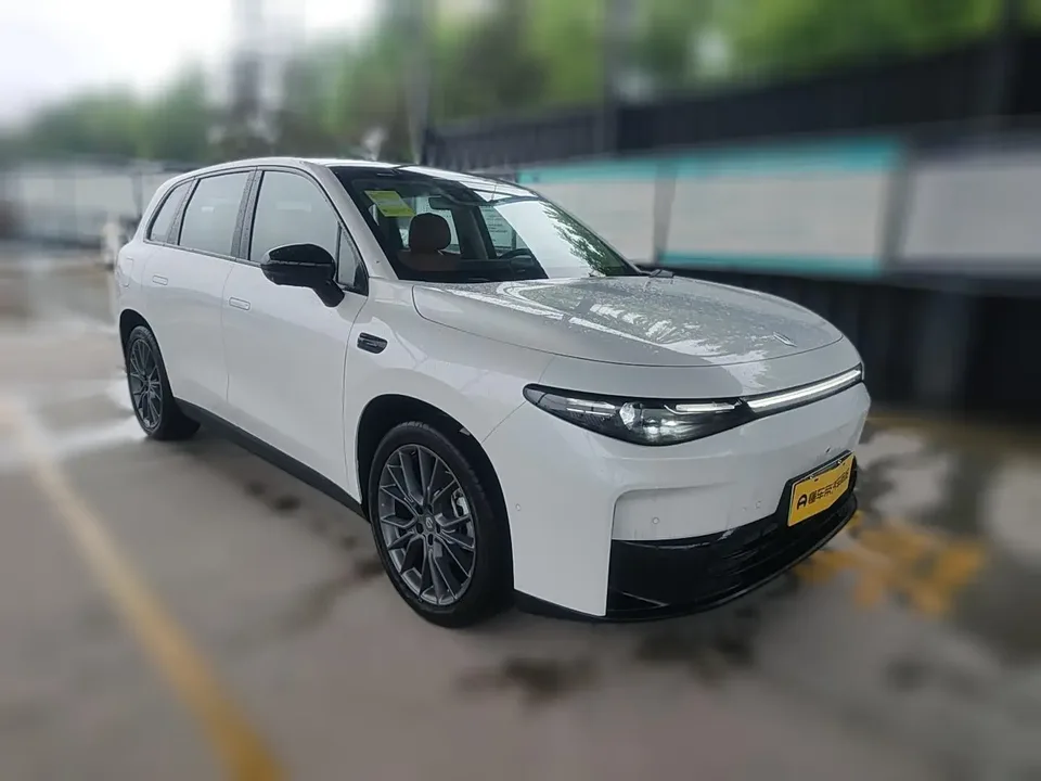 Leapmotor Zero running C10 Extended Range 210 Intelligent Edition 2026 — миниатюра 2
