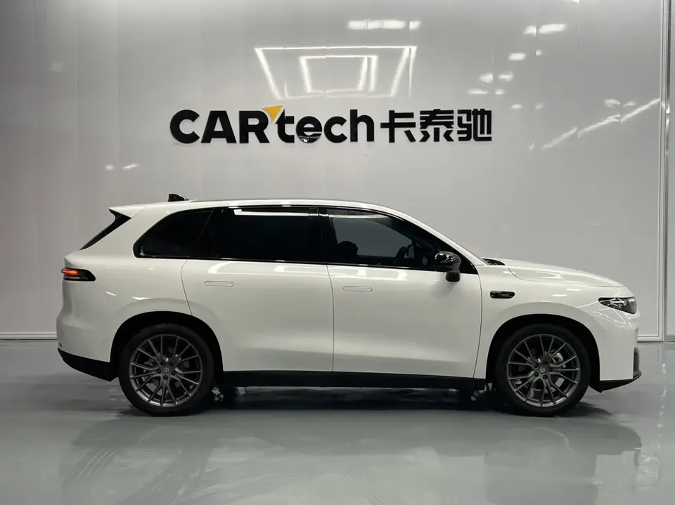 Leapmotor Zero running C10 Pure Electric 530 Smart Edition 2024 — миниатюра 2