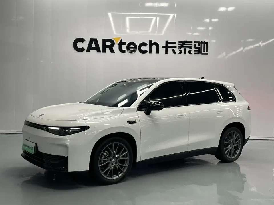 Leapmotor Zero running C10 Pure Electric 530 Smart Edition 2024 — фото 1, купить с доставкой в Москву