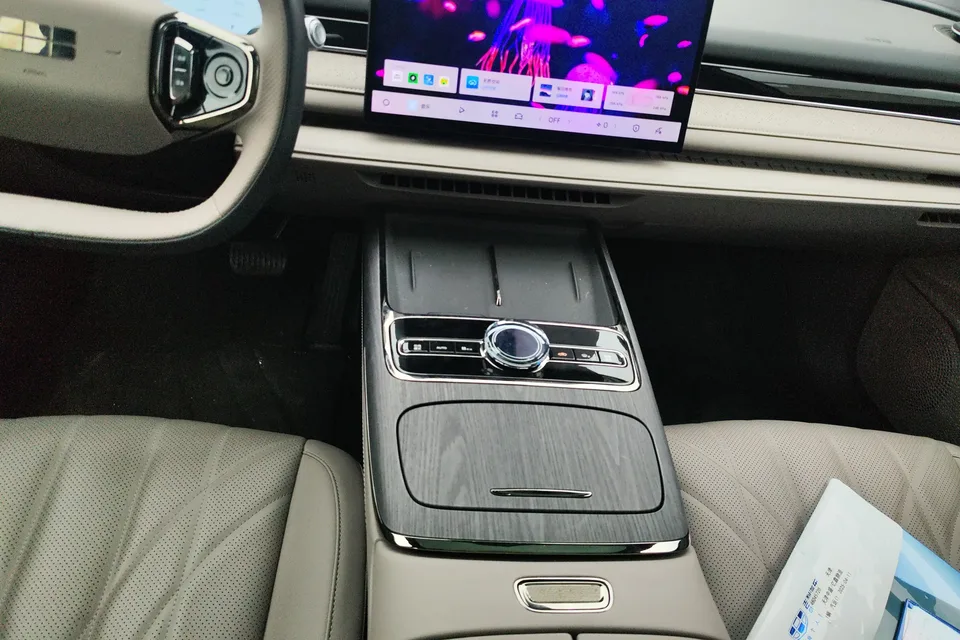 Geely Galaxy Star 8 PHEV 130km EM-P Starship Edition 2025 — миниатюра 4