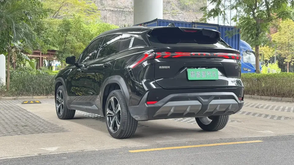 Geely Galaxy L7 1.5T DHT 115km PLUS Longteng Edition 2024 — миниатюра 2