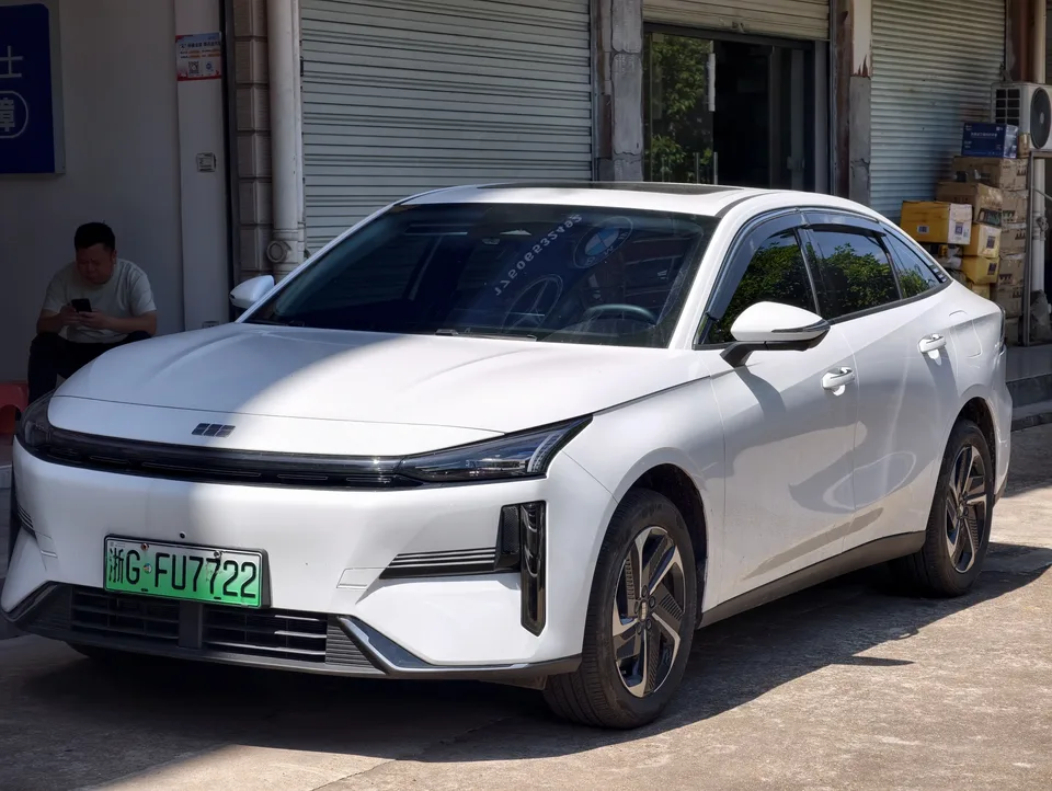 Geely Galaxy L6 2025