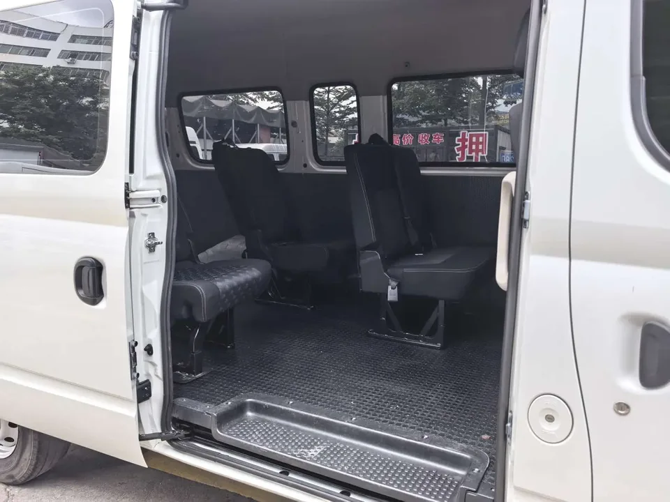 Datong Xintu V80 Xintu V80 PLUS 2.0T 6-speed manual all-rounder long axis mid-top 6-9 seats 2023 — thumbnail 3