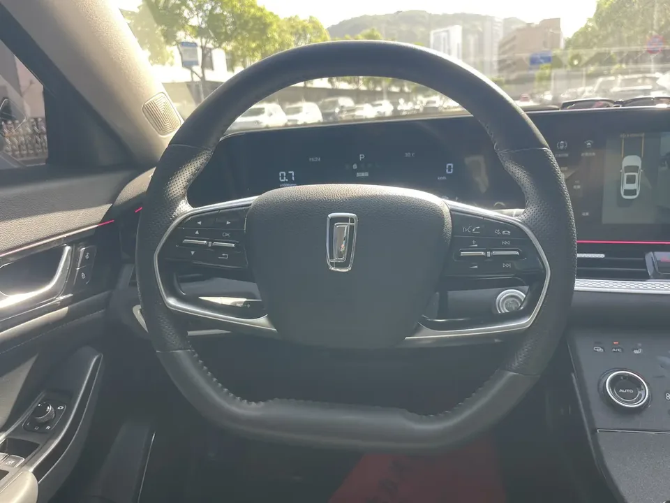 FAW Bestune B70 Besturn B70 Bestune B70 2023 third generation 1.5T automatic enjoyment model 2024 — thumbnail 4